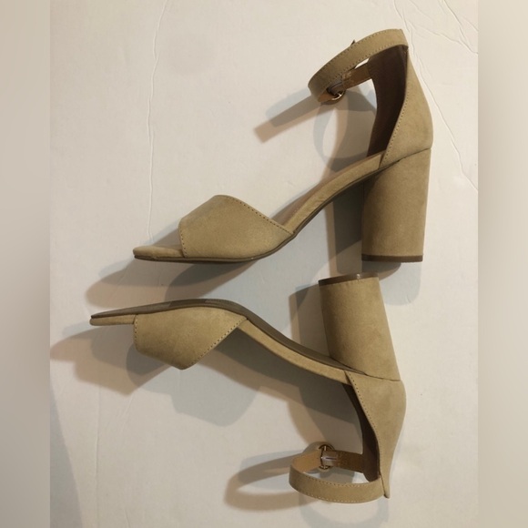 Elegant Tan Block Heel Sandals
